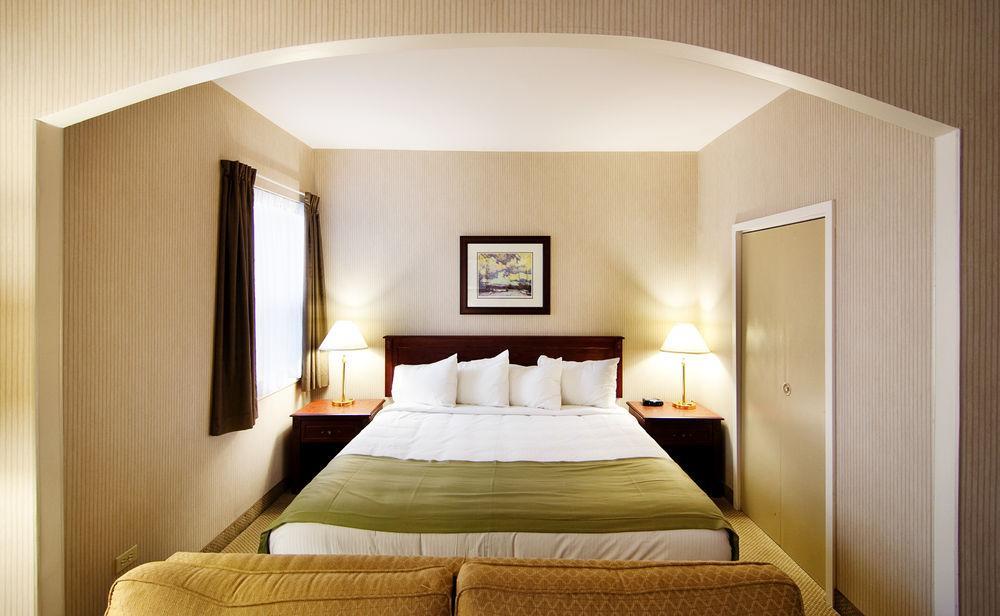 Ramada By Wyndham St. John'S Hotell Exteriör bild