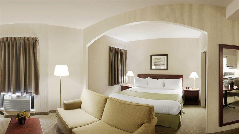 Ramada By Wyndham St. John'S Hotell Exteriör bild